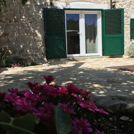 Semesterbostad Cvita *